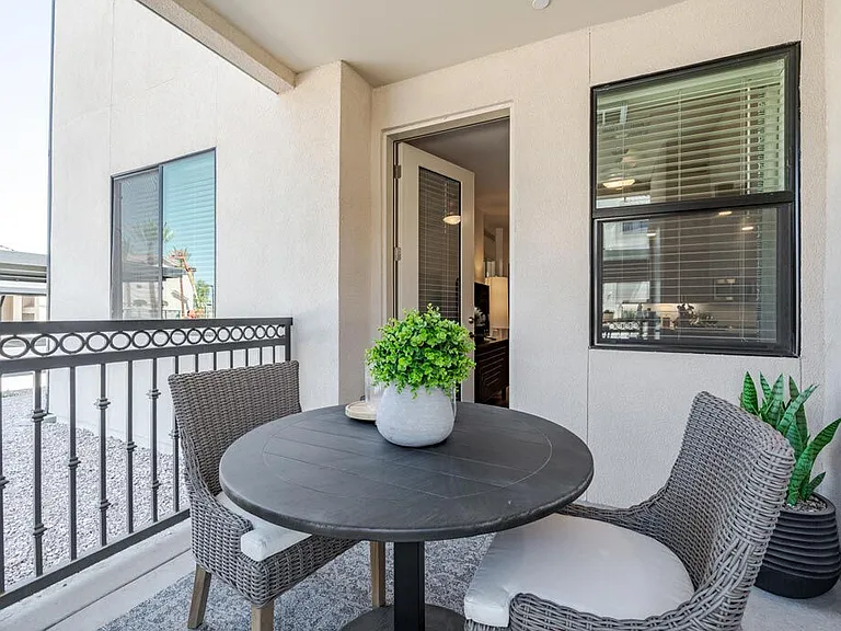 Solara Vista — Photo 3