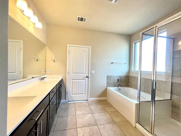 16412 Vescovo Ln — Photo 18
