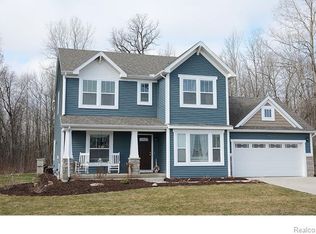 9032 Royal Oaks Cir, Brighton, MI