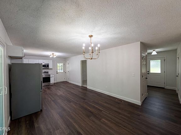4th image of 2219 Valley Rd