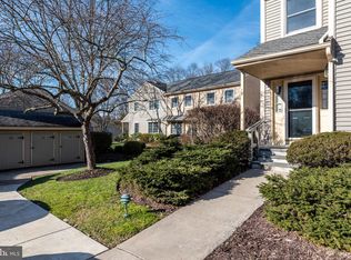 15 Wingstone Ln, Devon, PA 19333