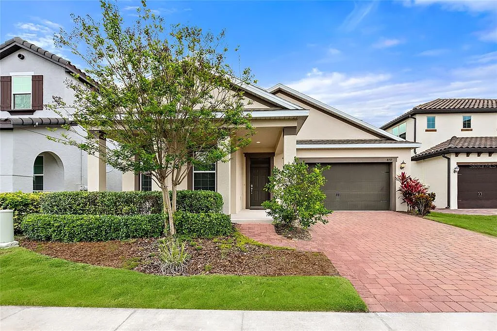 5 bed, 3.5 bath, 3725 sqft, $5,000 — Photo 2