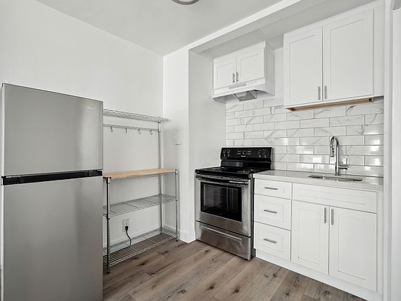 4th image of 1823 Malcolm Ave APT 8