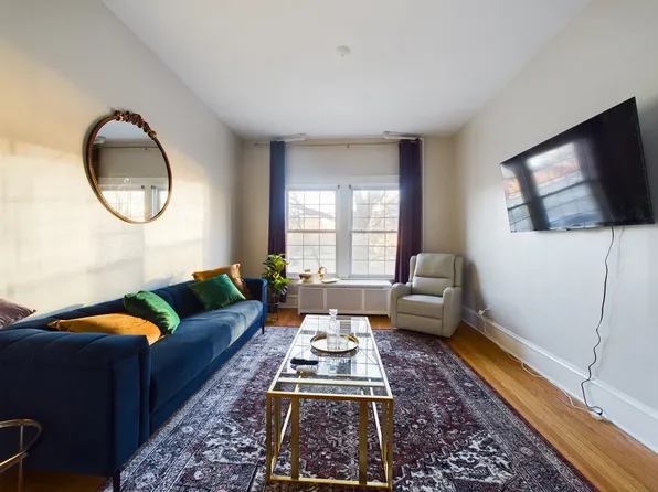 1541 W Barry Ave #1, Chicago, IL 60657