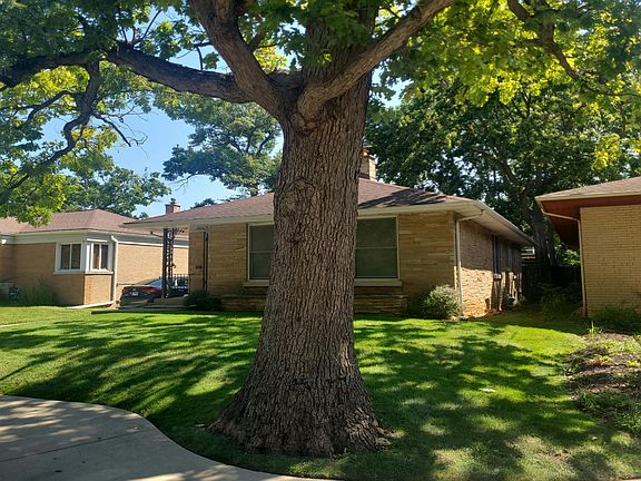 2nd image of 1811 N Thatcher Ave