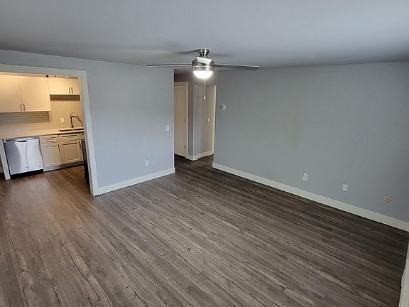 4th image of 203 N Quince St #9