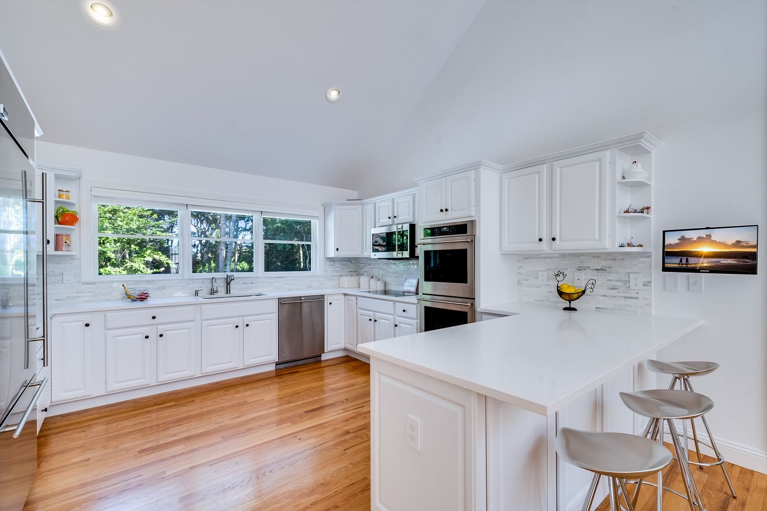  new kitchen with stainless appliances