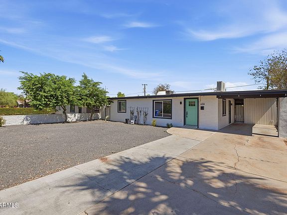 3rd image of 2230 W CAMBRIDGE Avenue