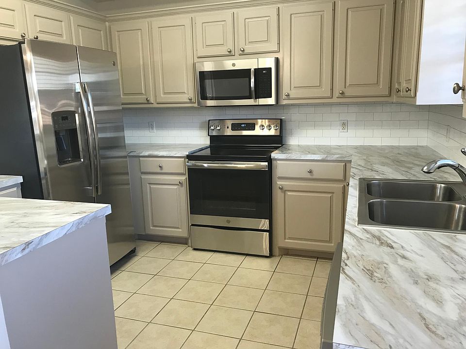 1st image of 10104 Evanston Ave Unit 2