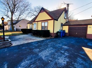 7233 W 85th St, Oak Lawn, IL 60455