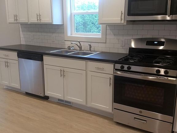2nd image of 601 Emerald Ave NE Ste 1