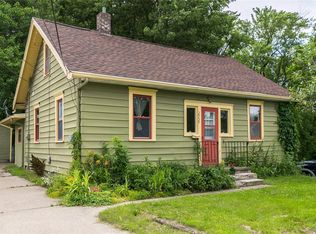 2959 Oakland Rd NE, Cedar Rapids, IA 52402