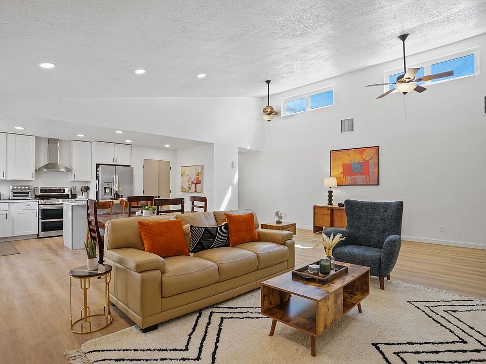 1st image of 2833 Palo Verde Dr NE #1