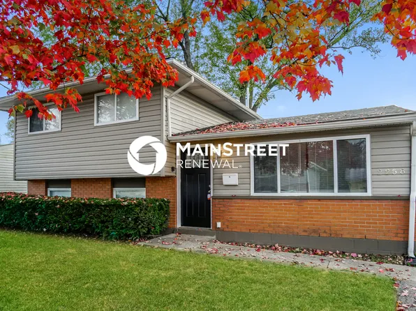 2258 Majestic Dr W, Columbus, OH 43232