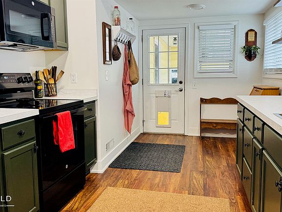 3rd image of 801 N Ball St