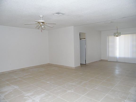 4th image of 868 Westport Dr