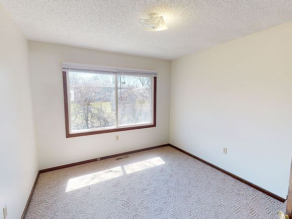 5th image of 3910 Ontario St
