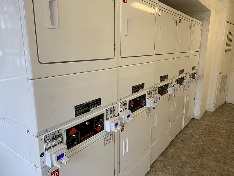 On-site, credit card/coin-operated laundry machines