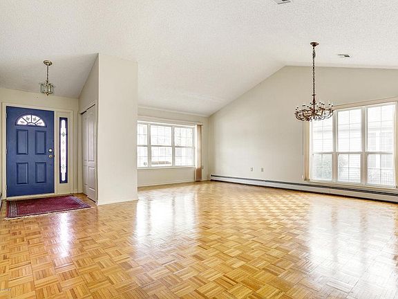 3rd image of 40 Carmacks Way
