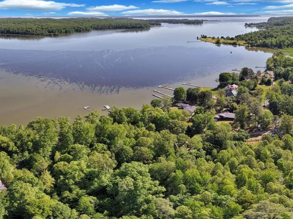379 Wood Landing Rd, Fredericksburg, VA 22405