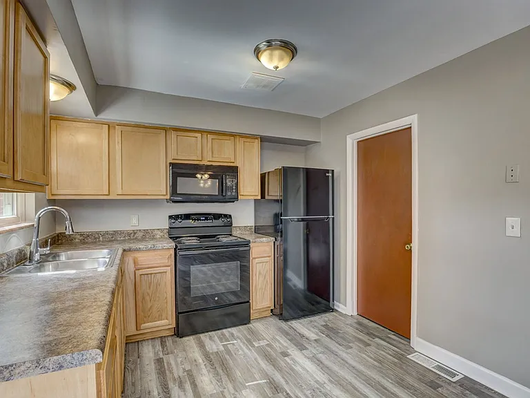 1389 W Galbraith Rd #A — Photo 6