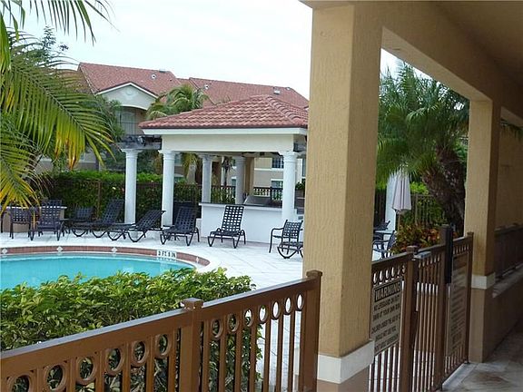 3rd image of 913 Villa Cir #913