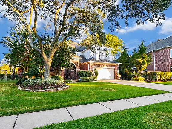 5th image of 3931 Turnberry Dr