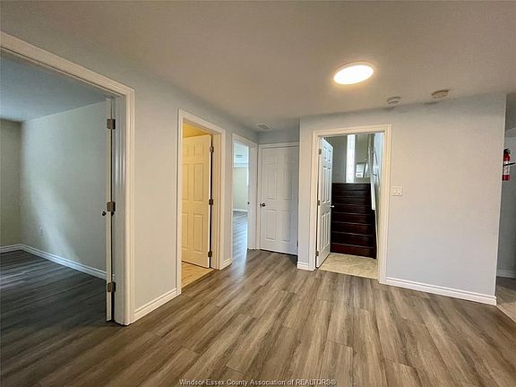 5th image of 10453 Beverly Glen St