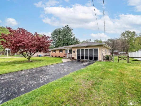 1103 Birchwood Dr, Temperance, MI 48182
