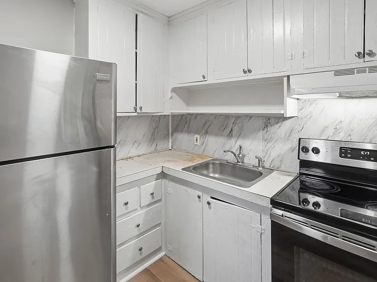 82 Pond St — Photo 10
