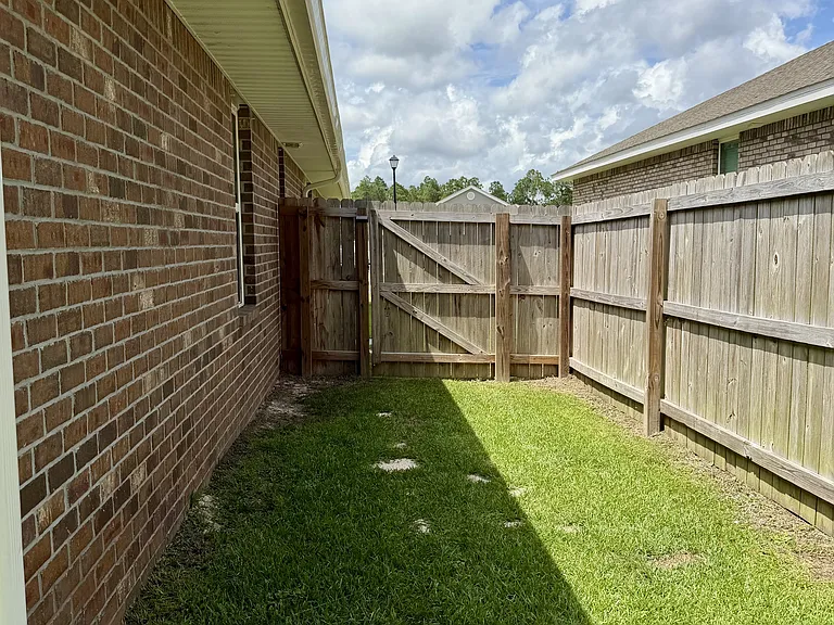 5049 Quarter Deck St — Photo 31