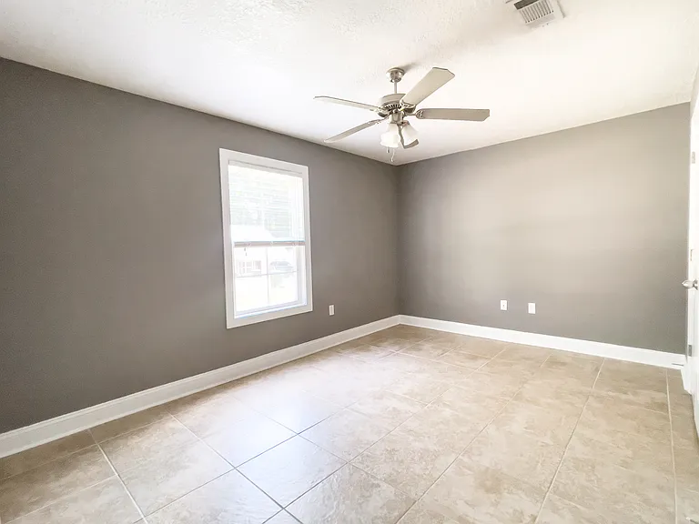 1626 Oxford Pl — Photo 2