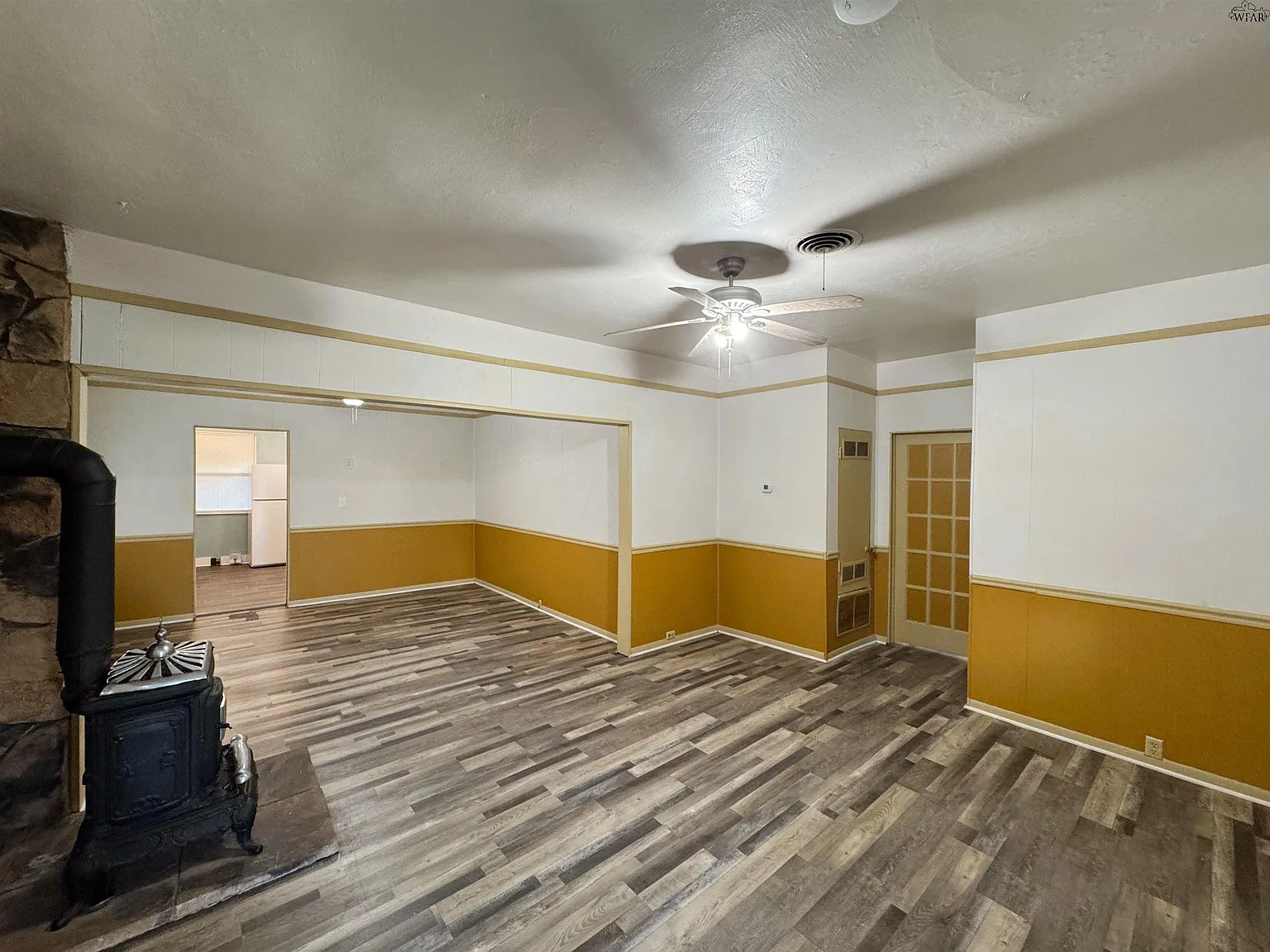 3 bed, 2.0 bath, 1292 sqft, $1,495 — Photo 3