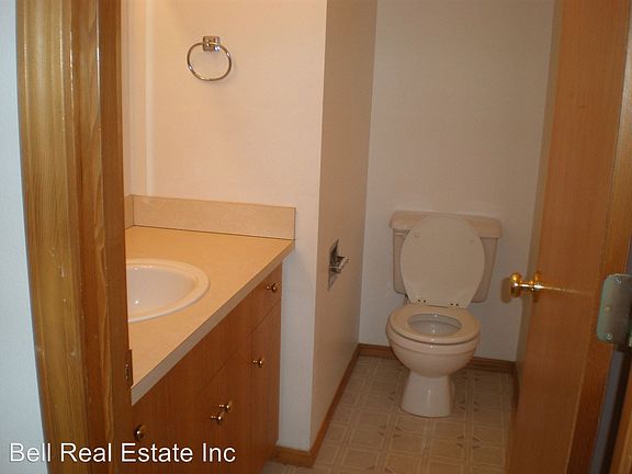 4th image of 44 W Hillcrest Dr APT 8