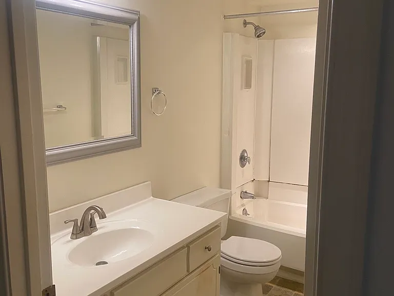 526 W Simpson St — Photo 3