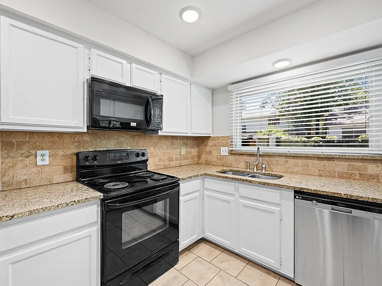 3218 Sycamore Springs Dr — Photo 8