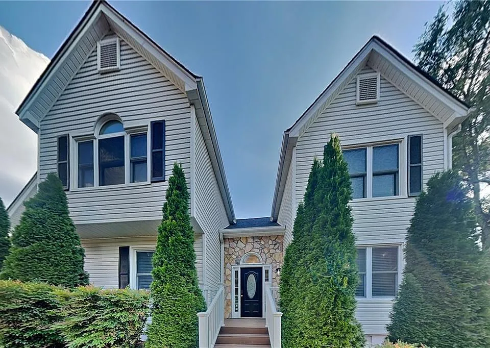 1299 Camborne Ct NW