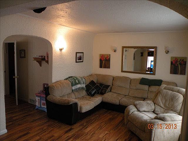 2nd image of 932 E 4th St