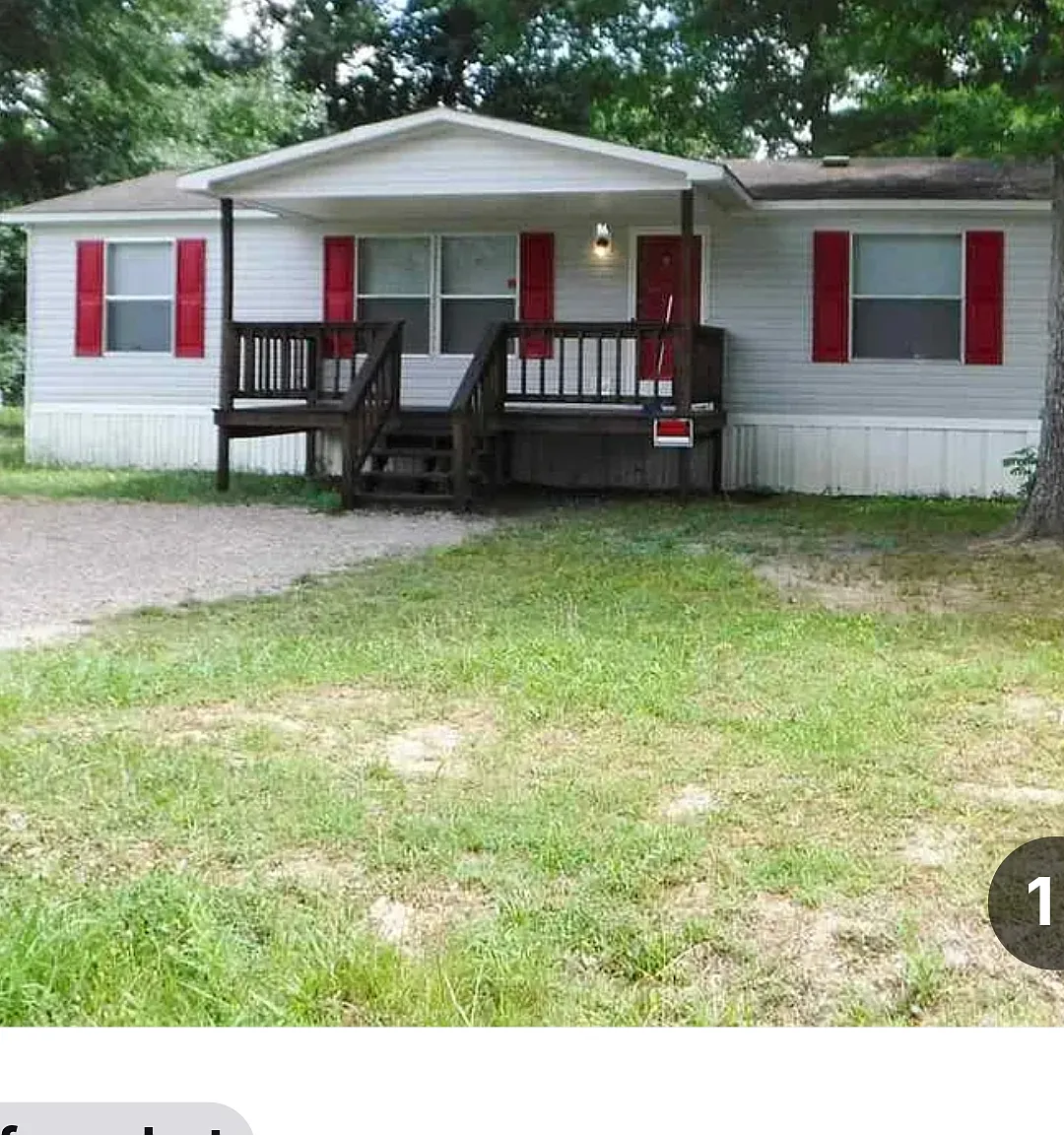 3 bed, 1120 sqft, $1,200 — Photo 1