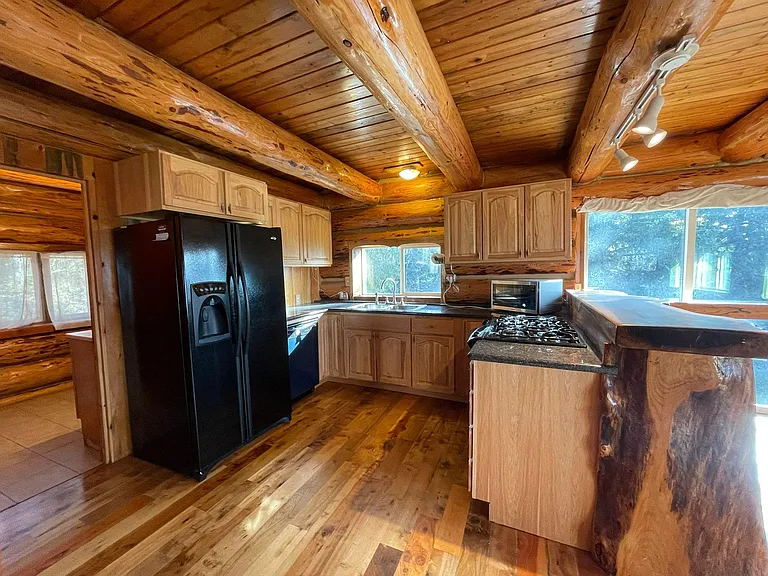 8475 Treasure Rocks Rd — Photo 15
