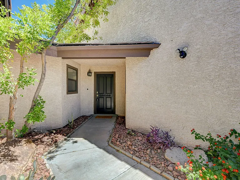 538 Lambeth Ct — Photo 6