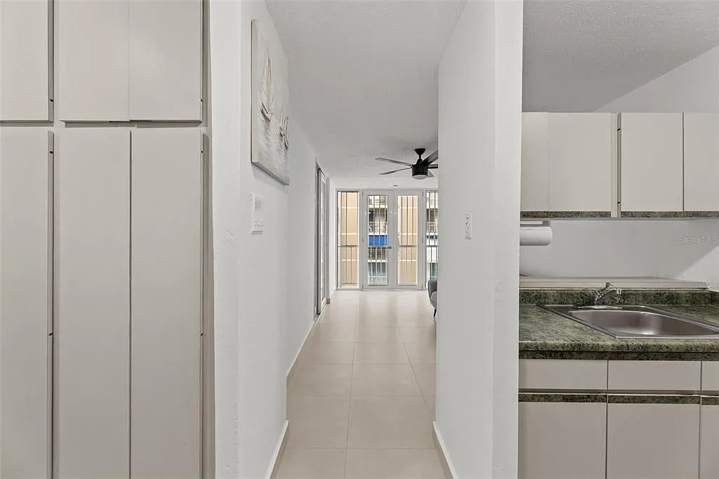 1 bed, 1.0 bath, 462 sqft, $1,600 — Photo 2