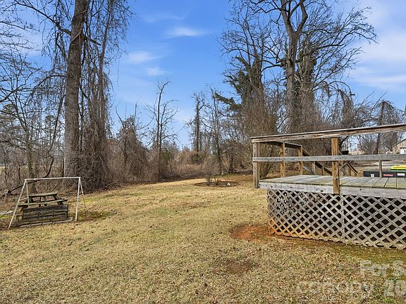 4th image of 405 Klumac Rd