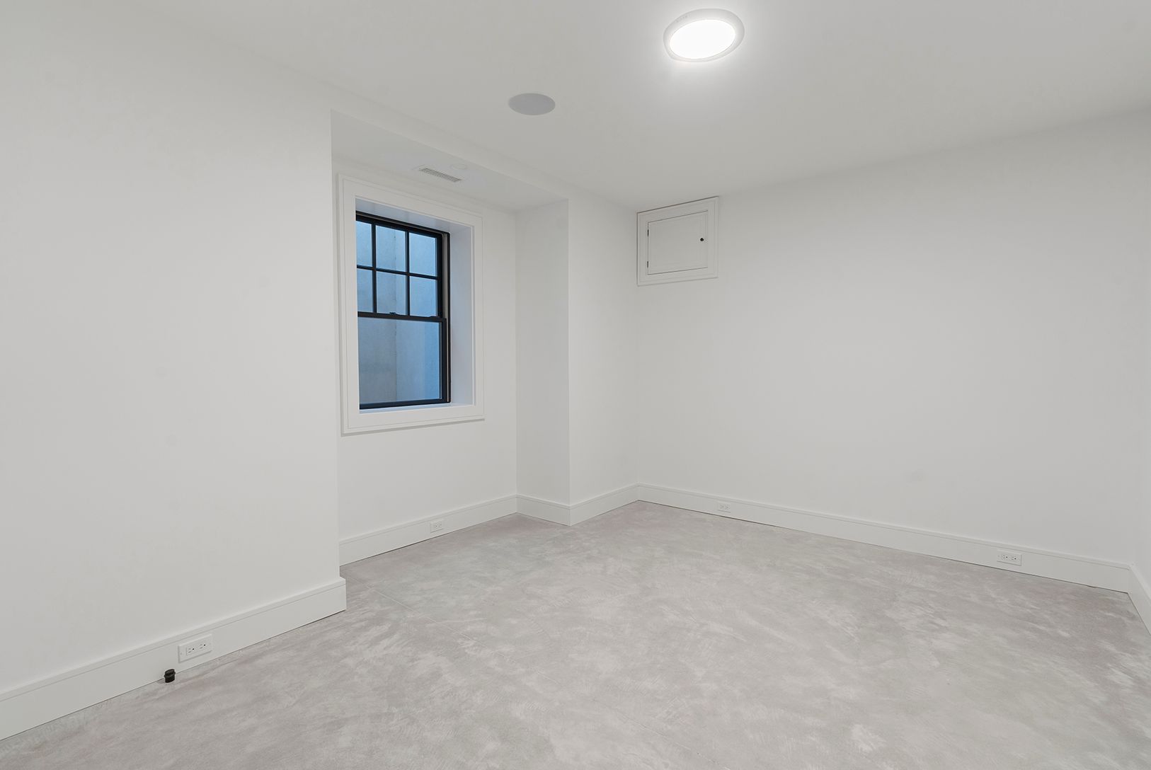  Lower level bedroom