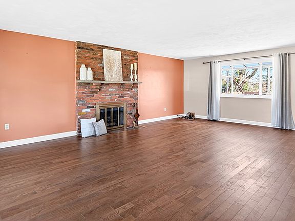 4th image of 171 Greenlea Dr