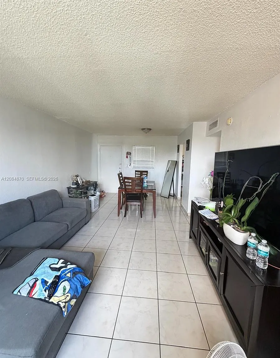 Las Estrellas Condo — Photo 1