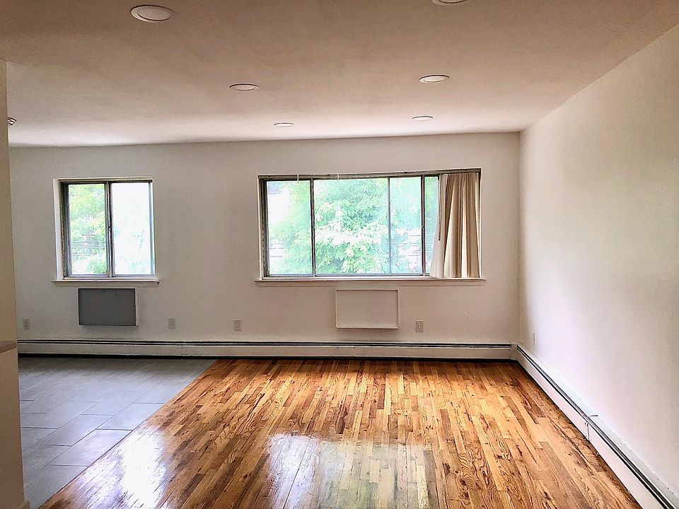 1st image of 180 Pennyfield Ave #2