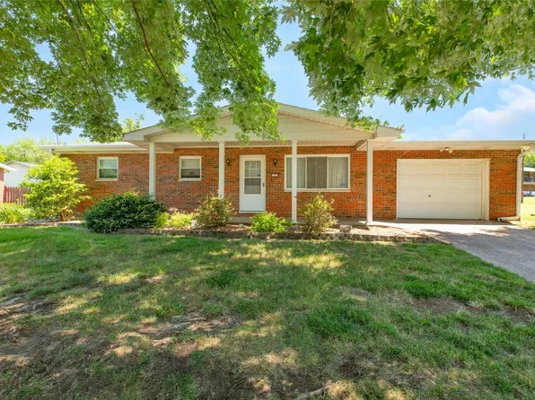 7 Holly Dr, Wood River, IL 62095