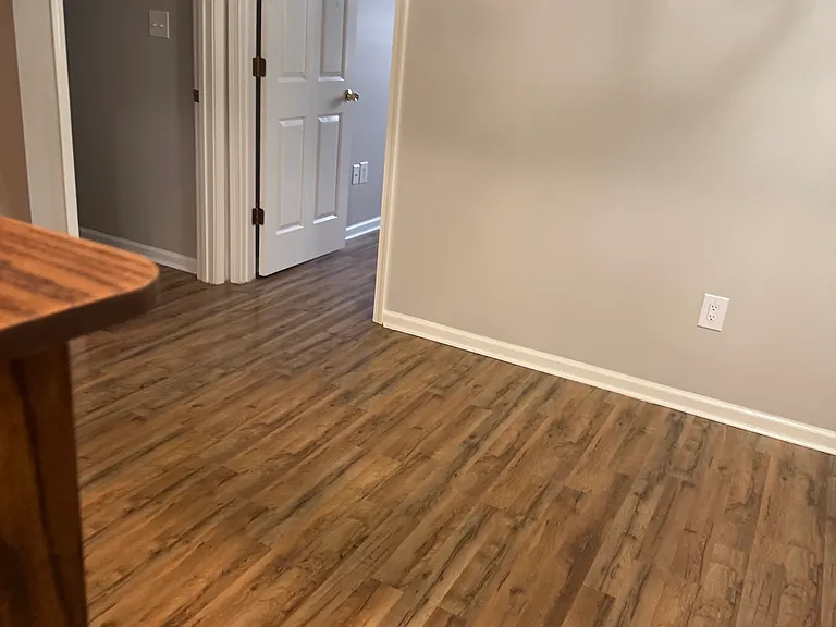 1005 Southwood Dr #6 — Photo 3
