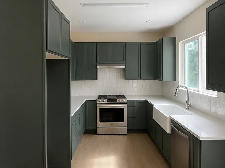 6860 Longridge Ave — Photo 2